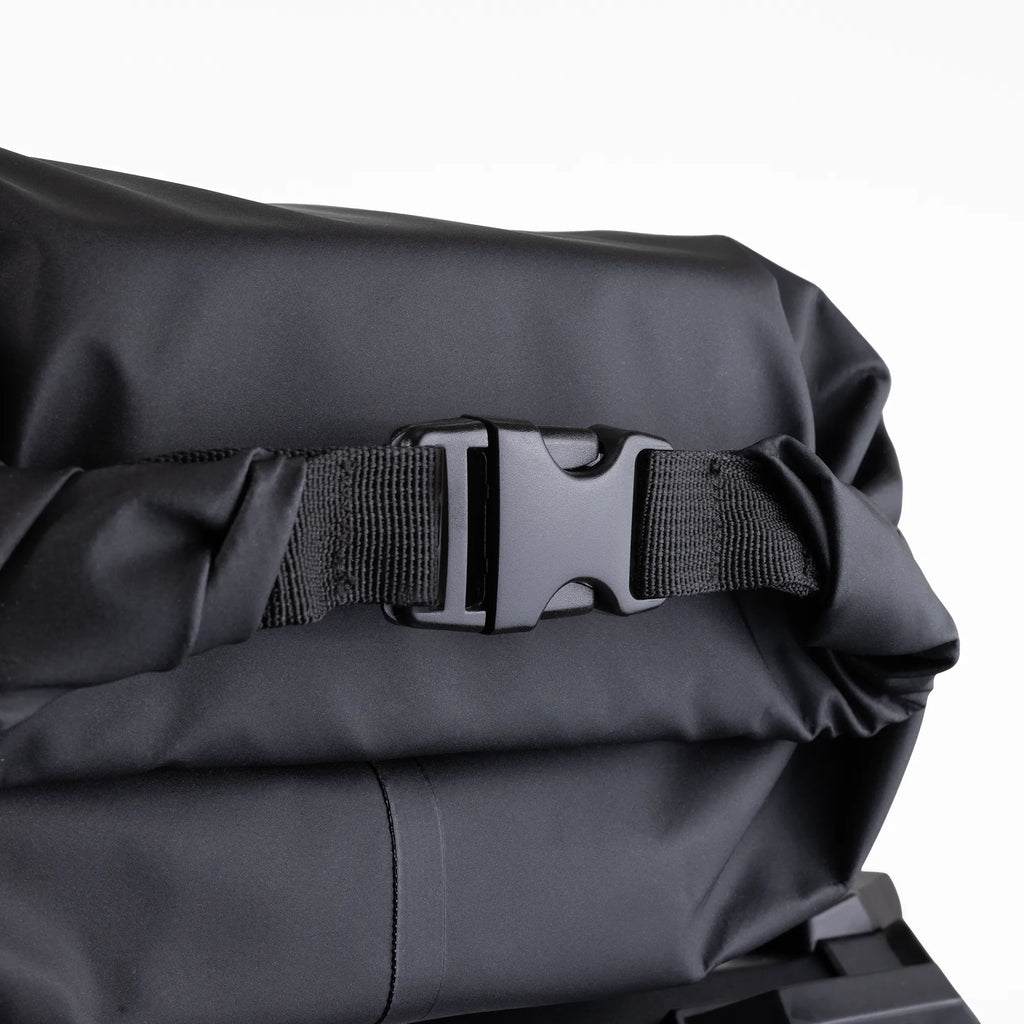 *Oxford ROAMER 15L Roll Bag-Black - OL1052..